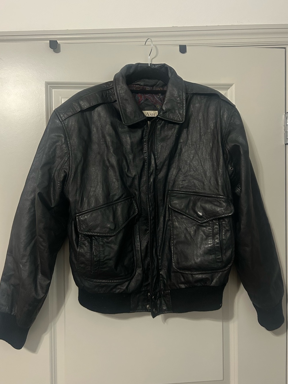 Vintage Black Leather Bomber Jacket with Front Flap Pockets